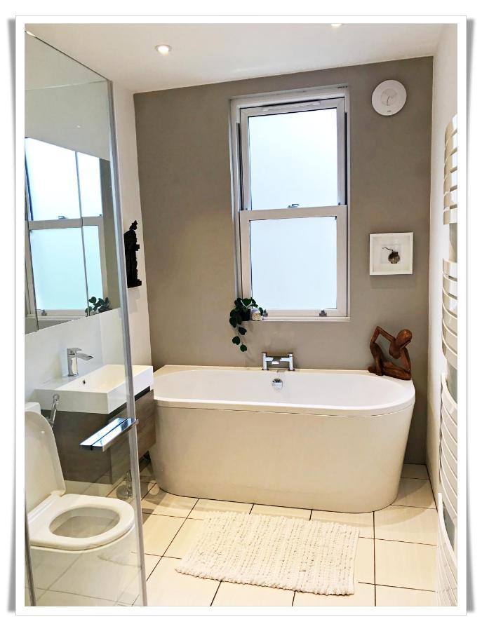 Spacious And Modern 2 Bedroom Flat Near The City Centre Edimburgo Exterior foto